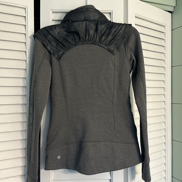 Lululemon - Picture 5 of 8